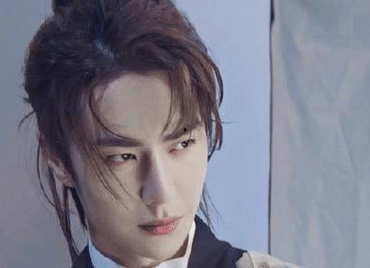 两个狗仔爆料王一博视频